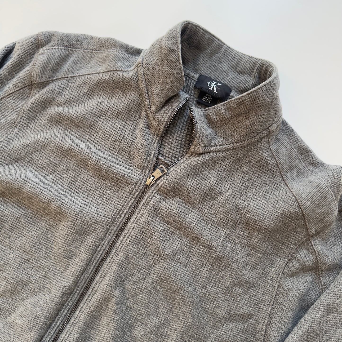 Sueter Calvin Klein Gris  (M)