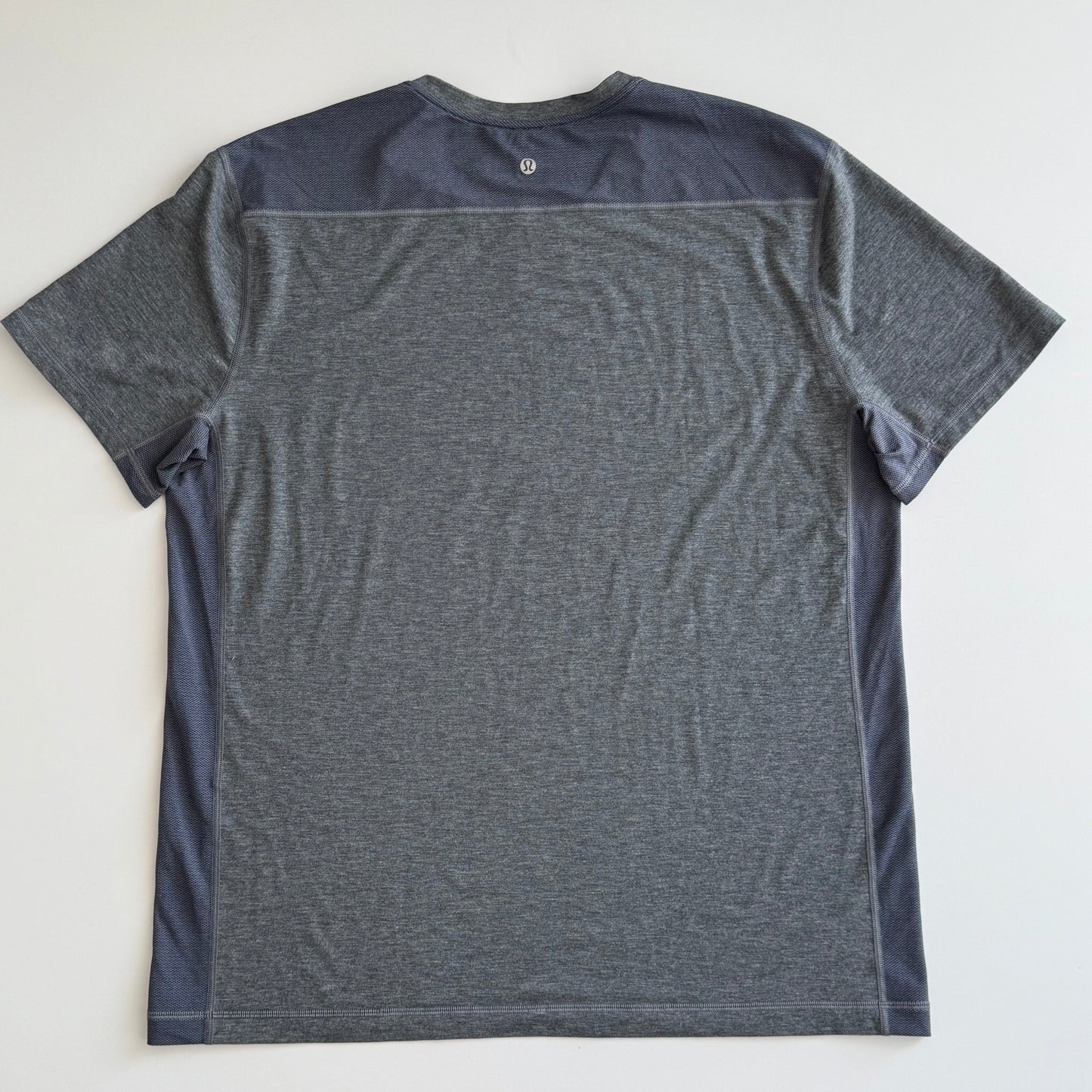 Playera deportiva Lululemon (L)