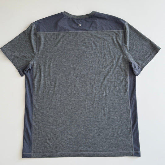 Playera deportiva Lululemon (L)