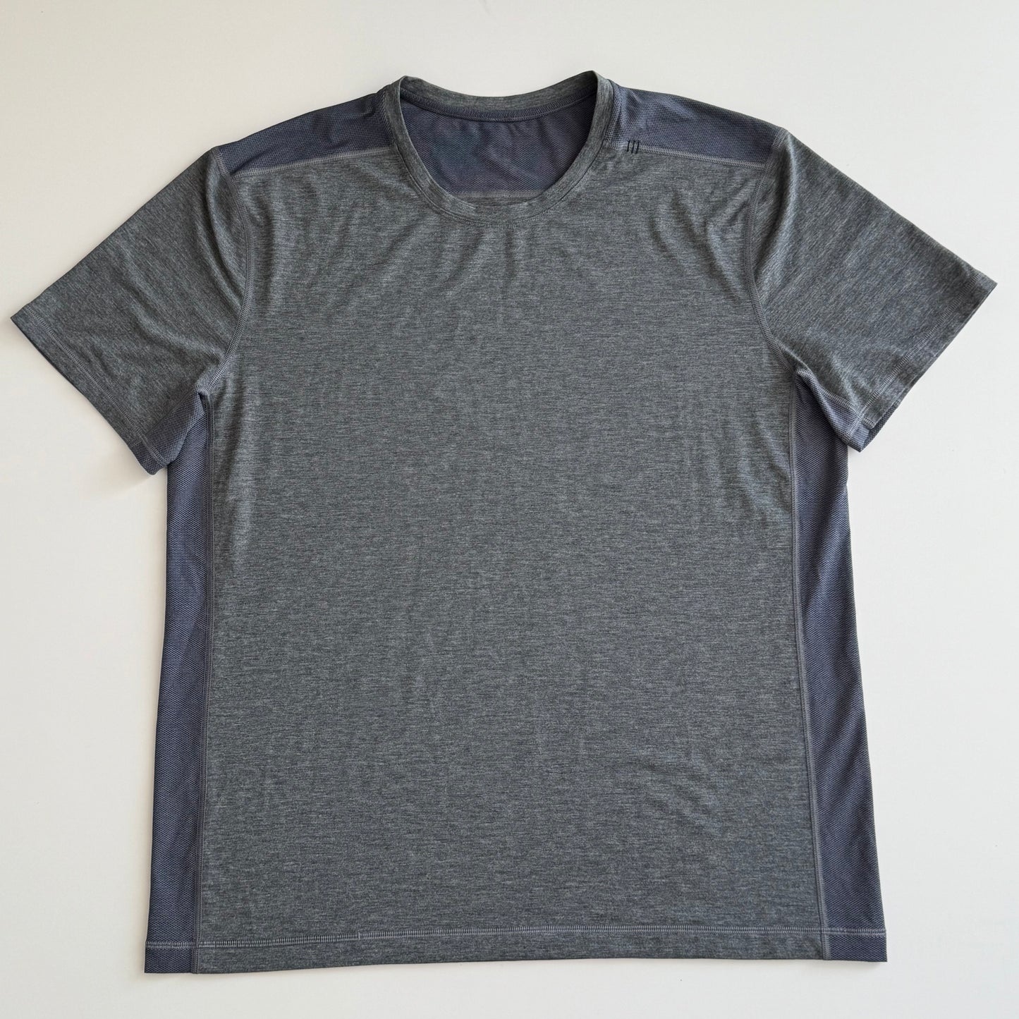 Playera deportiva Lululemon (L)